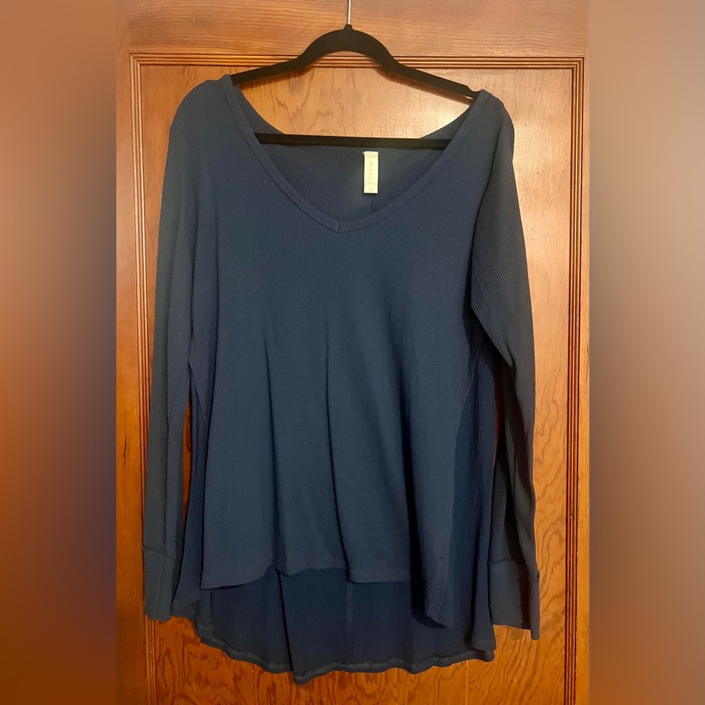 Women's Altar’d State Navy V-Neck Top
Size L
